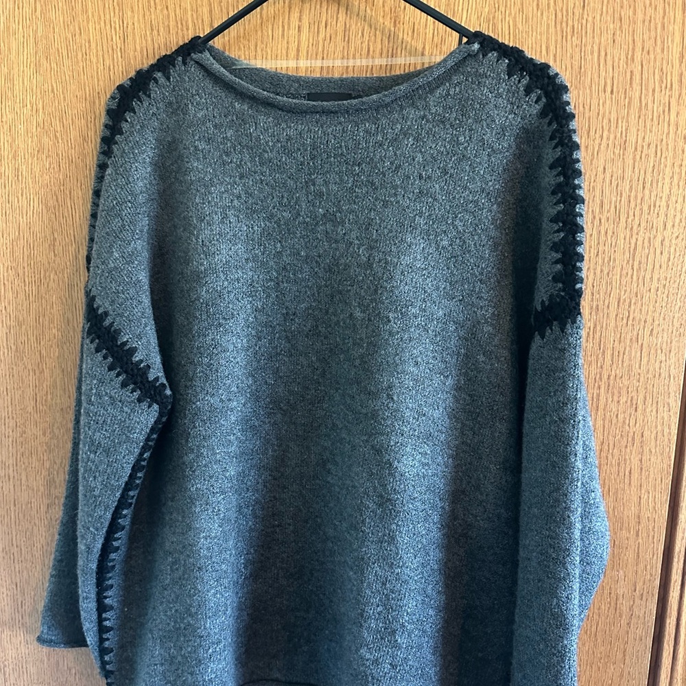 Women’s sweater size M